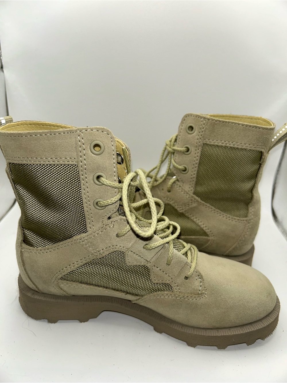 Sorel beige combat boots NWOB size 5.5 - Picture 4 of 7